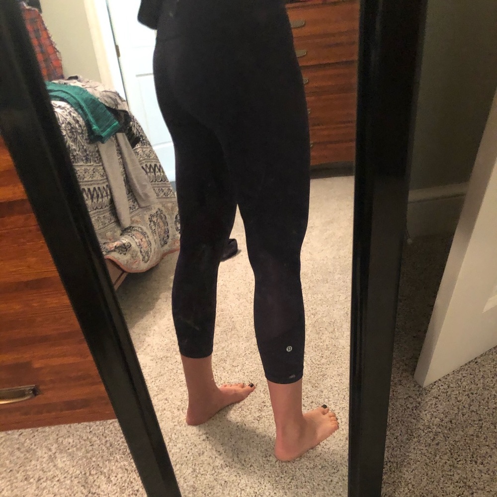 Lululemon size 6- navy pace rival